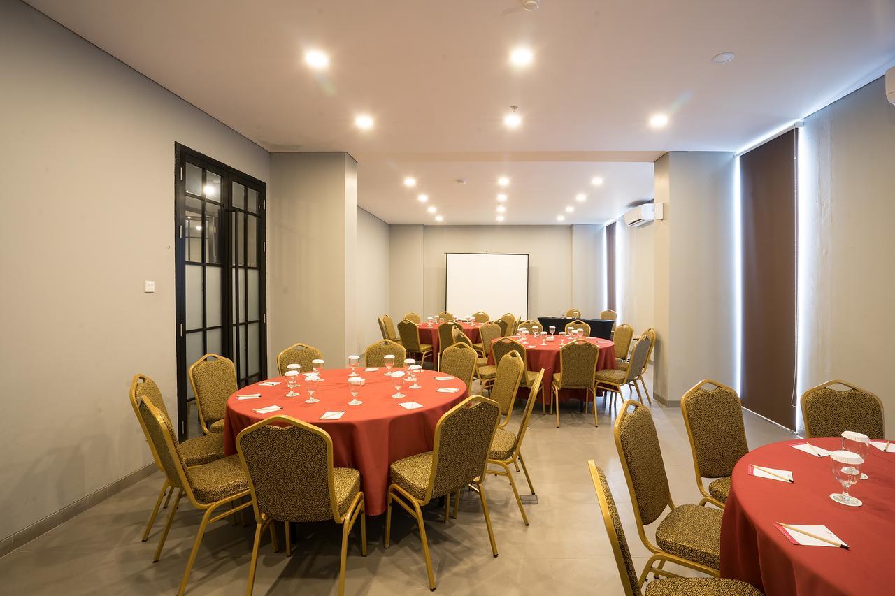 ג'קרטה Maple Hotel Grogol מראה חיצוני תמונה