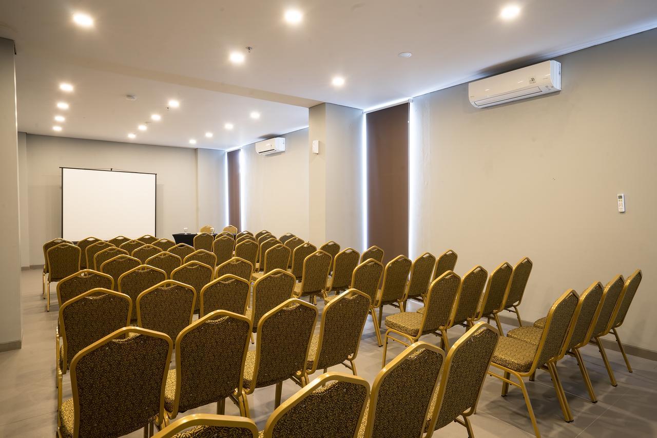 ג'קרטה Maple Hotel Grogol מראה חיצוני תמונה